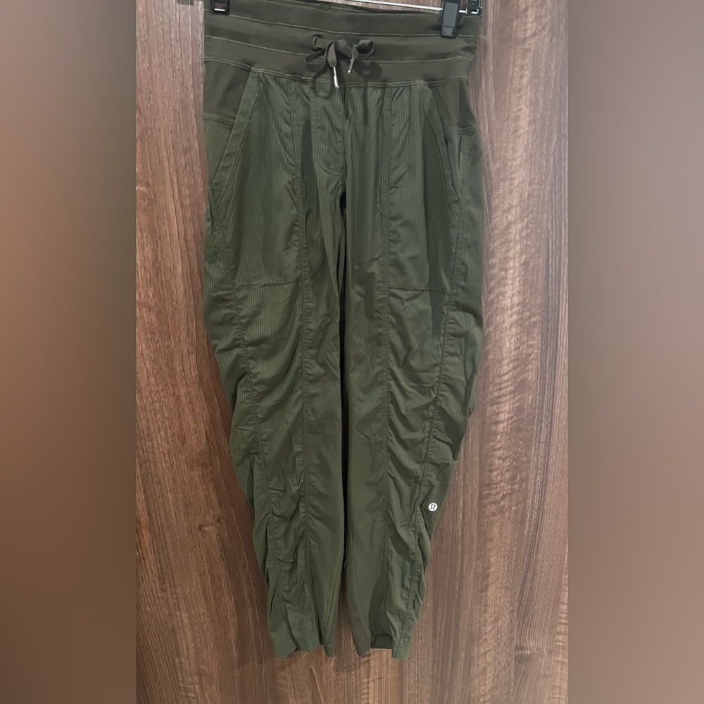 Lululemon Green Dance Studio Mid-Rise Cropped Pant size 2
